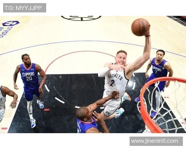 快船与篮网激战正酣超清画面呈现精彩瞬间分析